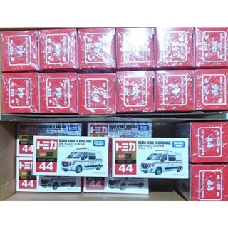 🚨พร้อมส่ง🚨 Tomica nissan  Ambulance ( มีสติ๊กเกอร์ ลอตญี่ปุ่น)