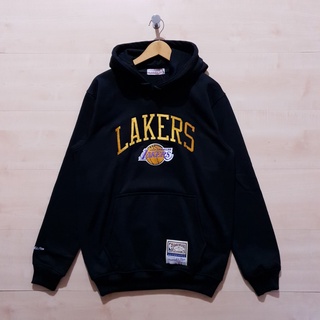 เสื้อแจ็กเก็ตกันหนาว มีฮู้ด ปักลายโลโก้ MITCHELL AND NESS LAKERS สีดํา