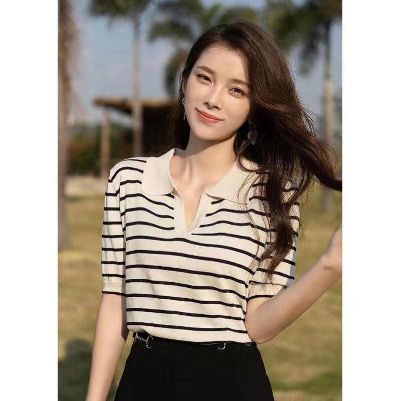 Lune_Grace 81018# สินค้าพร้อมส่ง เสื้อไหมพรมแขนสั้น เสื้อยืดคอปกลายทาง แฟชั่นเกาหลีทรงวหลวม