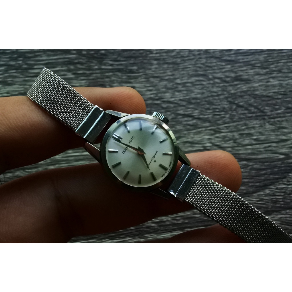 นาฬิกา Vintage มือสองญี่ปุ่น Queen Seiko ระบบ ไขลาน ผู้หญิง ทรงสี่เหลี่ยม กรอบเงิน หน้าเงิน หน้าปัด 34mm