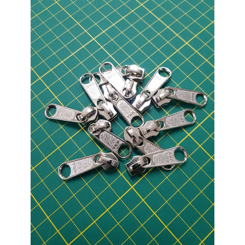 หัวซิป หัวซิปYKK เบอร์5  (ฟันพลาสติก) ใสกระเป๋า ใส่เสื้อเจ็กเก็ต