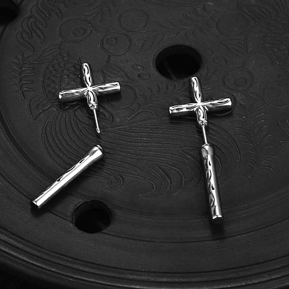 Our XX Cross Sword ต่างหูเจาะ วัสดุไทเทเนียมเกรดเครื่องมือแพทย์ (P134)