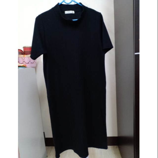 เดรสดำคอกลม ยี่ห้อ Wara Closet ส่งต่อ 80 ฿