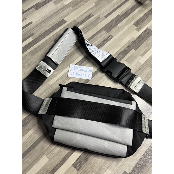 กระเป๋า คาดอก Freitag F675 DIXON สีเทา ลิมิเต็ด มือ1