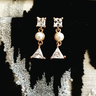 Luxury Classy Chic Geometric Pearl Diamond Gold Earrings ต่างหู ต่างหูออกงาน ตุ้มหู เรขาคณิต สีทอง ประดับ เพชร มุก