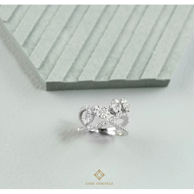 Gems Heritage   แหวนเพชรประกบทรง Emerald cutวาง ดีไซน์แบบวางสลับ (RWG284)เพชรแท้น้ำ97-98 VVS2-VS1 เรือน 18K ทองคำขาว
