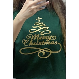 เสื้อยืดผ้าฝ้าย เสื้อยืดคริสต์มาสGolden ✝️ Merry Christmas Tree Dark Green T-Shirt