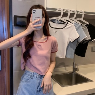 Suxi เสื้อครอปท็อปแขนสั้นลําลอง เข้ารูป ปักลายหัวใจ เข้ากับทุกการแต่งกาย แฟชั่นฤดูร้อน แบบเรียบง่าย สําหรับผู้หญิง