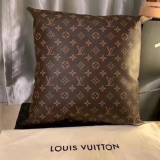 LOUIS VUITTON LV MONOGRAM PRINT BROWN PU LEATHER PRINT PILLOW หมอนอิง หนังโมโนแกรม หลุยส์วิตตอง 14x14 นิ้ว ทรงสี่เหลี่ยม