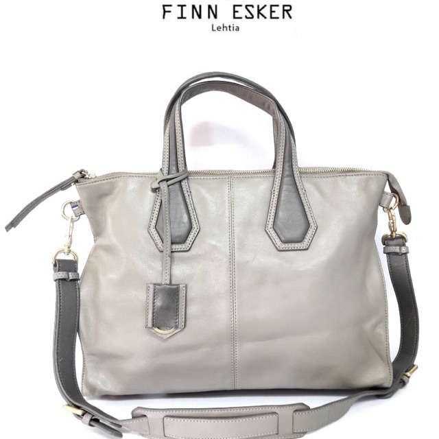 😍สวย ดูแพง 😍 Finn Esker กระเป๋าหนังแท้ 💯