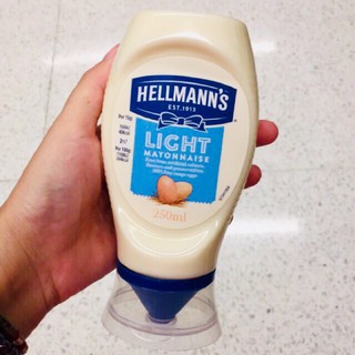 มายองเนส สูตรไลท์ Light Mayonnaise มายองเนสจากประเทศอังกฤษ ตรา Hellmann’s ขนาด 250ml topping dipping mayo แซนวิช