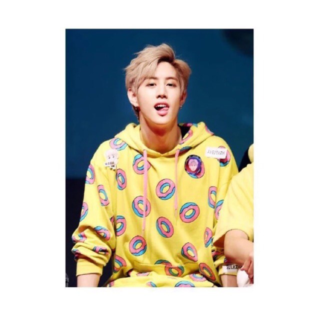ilu✒▬พร้อมส่ง เสื้อโดนัทสีเหลือง มาร์คคึ Got7 mark got7