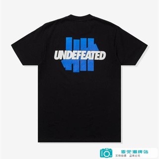 Undefeated เสื้อยืดลําลอง แขนสั้น คอกลม พิมพ์ลายโลโก้ตัวอักษรห้าแถบ แฟชั่นฤดูร้อน สําหรับผู้ชาย และผู้หญิง