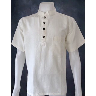 เสื้อผ้าฝ้าย ผ้าพื้นเมือง (หนังกบ) คอจีน กระดุมกะลา 4 เม็ด สีครีม แขนสั้น