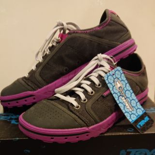 รองเท้าเดินป่า Womens water shoes (TeVa) Size USA 8