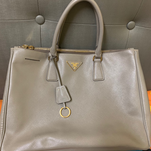prada saffiano 35