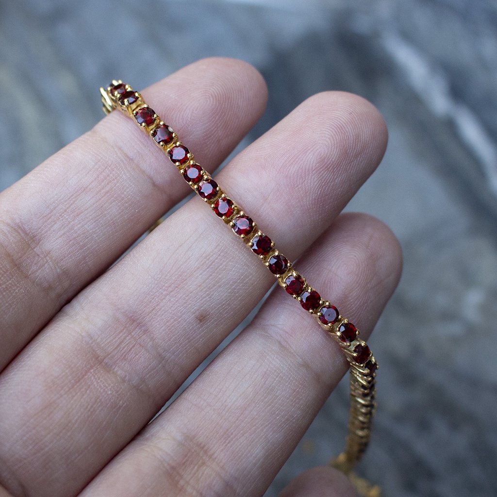 กำไลข้อมือพลอยโกเมนจันทบุรี (Garnet) เรือนเงินแท้92.5%ชุบทองขนาดพลอย 3 มิล ความยาว 18 ซม.มีใบรับประก