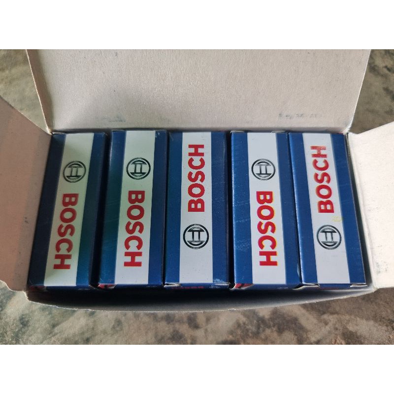 หัวเทียน เครื่องตัดหญ้า2จังหวะ ยกกล่อง 10 ชิ้น BOSCH หัวเทียนเลื่อยยนต์