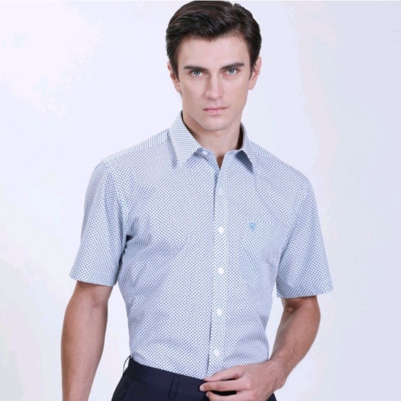 เสื้อเชิัตสีขาวพิมพ์ลวดลายสีฟ้า แบรนด์Sfare