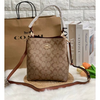 COACH SMALL TOWN BUCKET BAG IN SIGNATURE((2312))