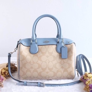 Coach ทรงหมอน สุดฮิต มีหลายสี น่ารักม๊ากก #ของมันต้องมี นะจ๊ะรุ่นนี้