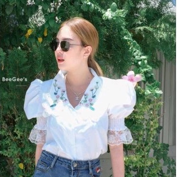 𝕄𝕦𝕒𝕪𝕝𝕪 𝕊𝕙𝕠𝕡 ส่งไว เสื้อสีขาว ผ้าฝ้าย ปกสามเหลี่ยม ปักดอกไม้ สไตล์เกาหลี งานสวยน่ารัก เสื้อขาว