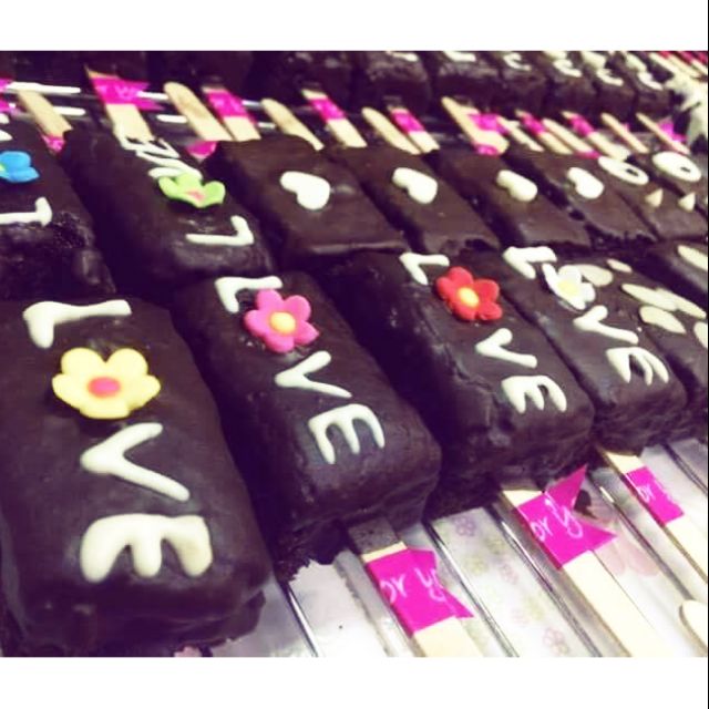 บราวนี่​ ชิ้นละ19บาท​ 23 ชิ้น​ 400​ บาท​