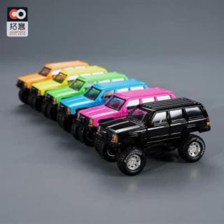 โมเดลรถเหล็กขนาด 1/64 Jeep Cherokee + อุปกรณ์ตามภาพ