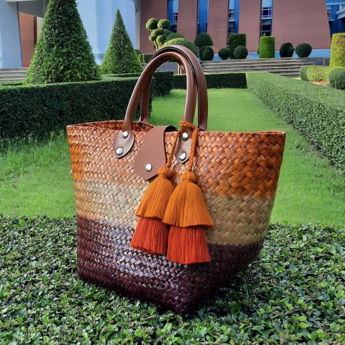 กระเป๋าสานกระจูดทรงคิมแบบถือ ไม่บุผ้า สินค้าแฮนด์เมด ของฝากของขวัญ ขนาด 8*8*10 นิ้ว