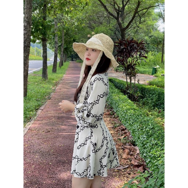 ชุดเดรสสั้นแขนพัฟผ้าไหมมะม่วง Awo