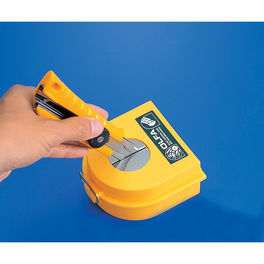 OLFA โอฟ่า รุ่น DC-2 กล่องหักใบมีดคัตเตอร์  1 ชิ้น