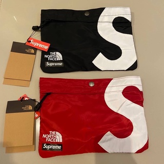 กระเป๋าสะพาย ซูพรีม x The north face Bag ขนาด 11x8นิ้ว การันตีความเหมือนที่สุดให้เลยถ่ายสดจากสินค้าจริง100%