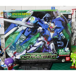 1/100 - 00 Gundam + O Raiser Special Set