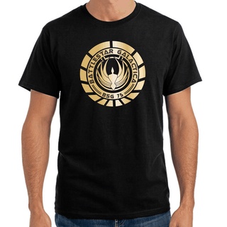 [100% Cotton] เสื้อยืดผ้าฝ้าย พิมพ์ลายภาพยนตร์ Battlestar Galactica BSG 75 Scifi Cult Retro 80er Gold Metallic GLhjee89H