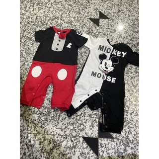 รอมเปอร์เด็ก ลาย Micky Mouse ลิขสิทธิ์แท้ มือสอง สภาพดีมาก ไซส์ 0-3 เดือน ขายเหมาสองตัว