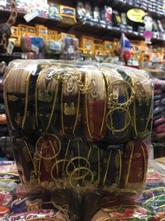 กระเป๋าและพวงกุญแจ (12 ใบ)