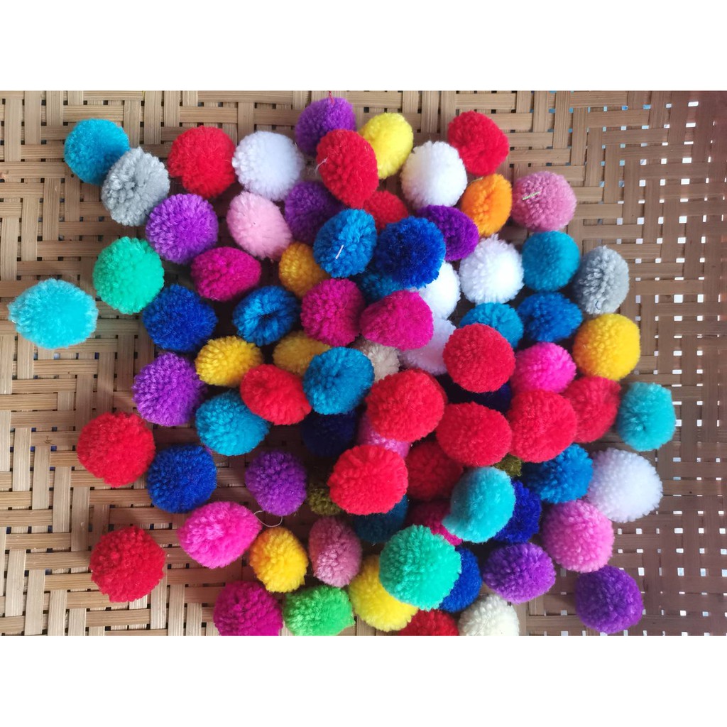 ปอมปอมไหมพรม ปอมปอมสีล้วน ปอมปอมคละสี ปอมปอมตกแต่ง ขนาด 2 cm. (แพค 50 ชิ้น)
