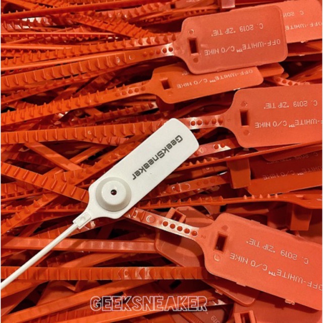 [OFF White] ZipTie Set, Zip Tag Zip Tie OFF WHITE Full Tag Key Chain