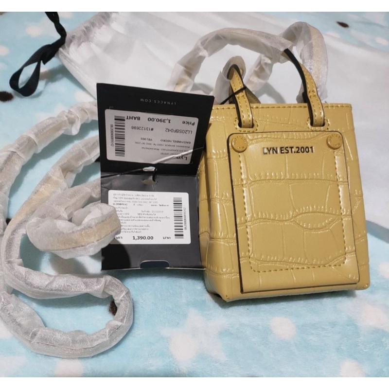 กระเป๋า LYN EST. 2001 สีเหลือง