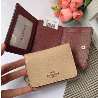 🎀 (สด-ผ่อน) กระเป๋าสตางค์ 3 พับเล็ก สีเบจ Taupe COACH 37968 SMALL TRIFOLD WALLET อะไหล่ทอง F37968