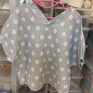 เสื้อลายดอกไม้ oversize