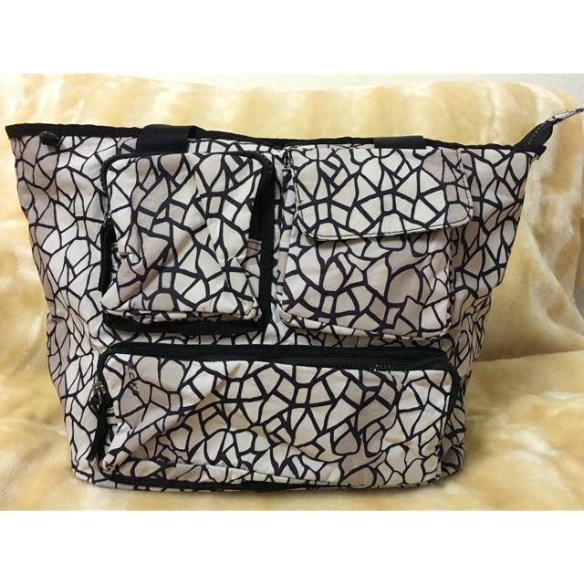 กระเป๋าคล้าย Kipling สีเซอร์ มอๆ ใบใหญ่จุของ มือสอง