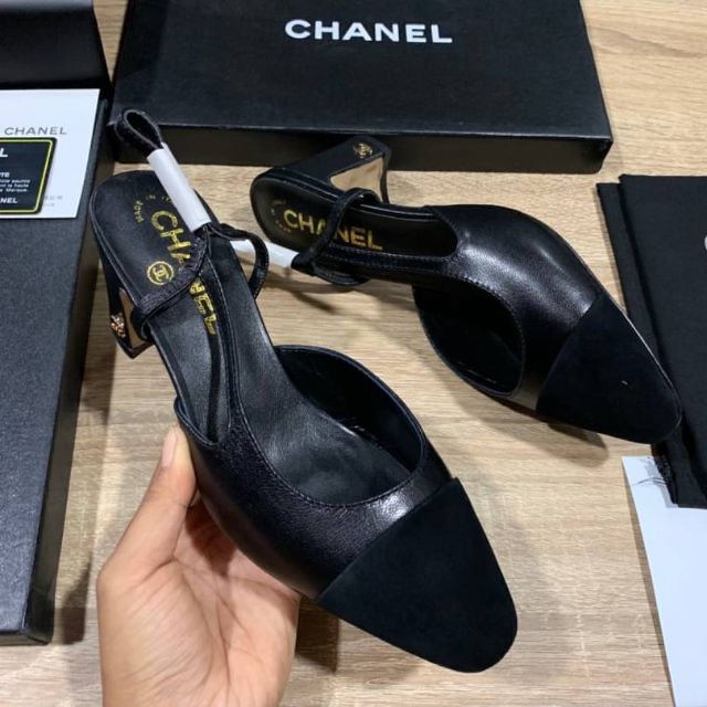 รองเท้าส้นสูง Chanel​