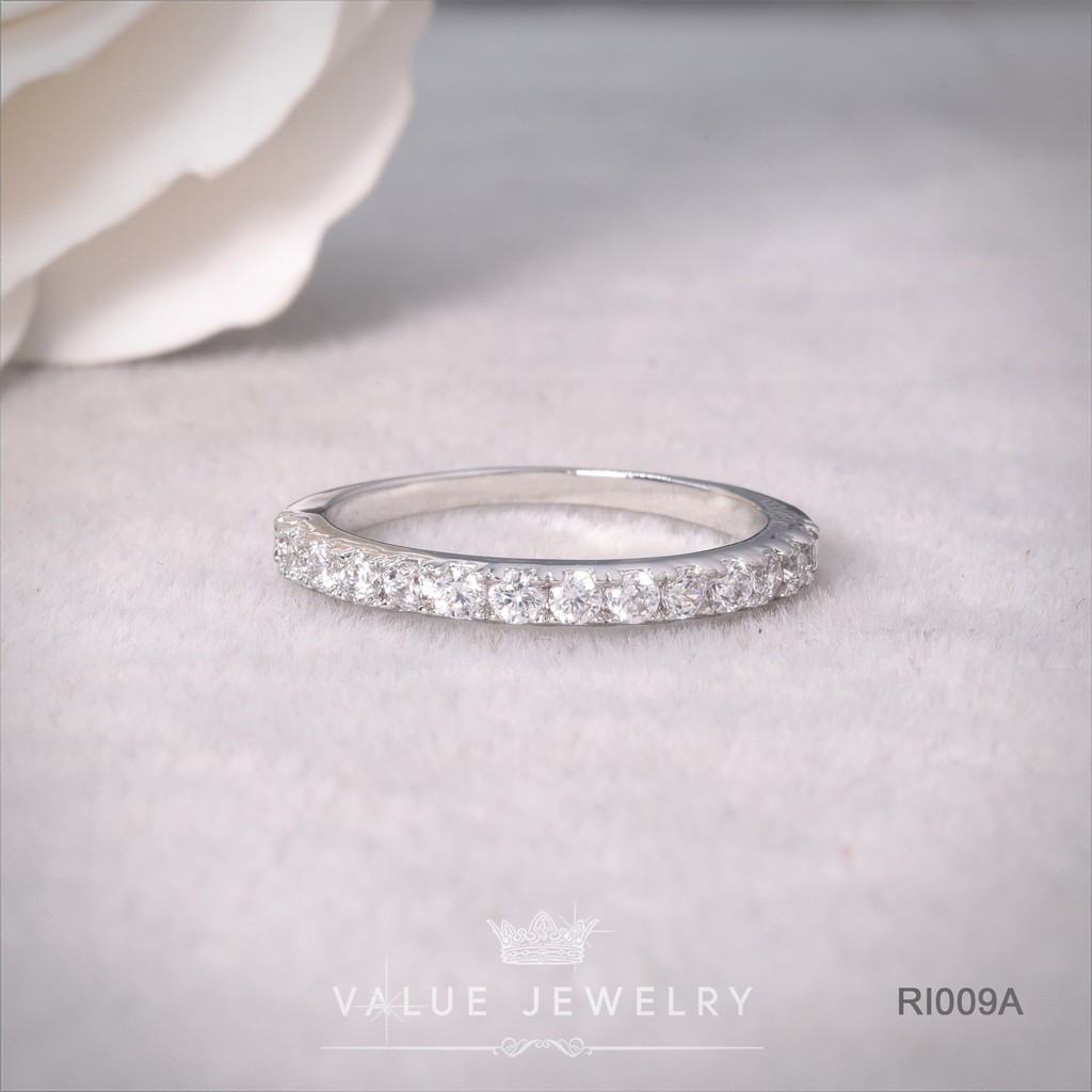 แหวนเพชร RI009 ประดับเพชรครึ่งวง ฝังคริสตัลแน่น วิบวับเหมือนเพชรแท้ แหวนผู้หญิง แหวน เครื่องประดับแฟชั่น ValueJewelry