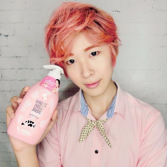 โลชั่นนมวัว สตรอเบอร์รี่ขาว【กลิ่นนมวัว หอมมากๆ】Series White Milk Shine Body Lotion 450ml.Cathy Doll - รูปที่ 4