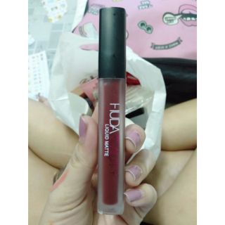 Huda ลิปแมท สีไวท์ ติดทนนาน