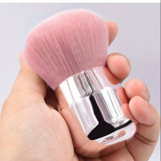 Kabuki Brush แปรงคาบูกิ คาบูกิ หัวตัด แปรง ทรงพุ่มกลมๆ   มีหน้าทีหลักคือไว้ใช้ปัดแป้ง