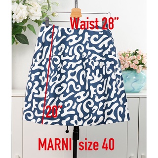 กระโปรงมือสอง MARNI แบรนด์ดี ผ้าคอตตอนอย่างดี ลายกราฟฟิกเก๋ดูแพง สีกรมท่า กระโปรงมีผ้าซับในยาว  น่ารักไซ้ส์40  สภาพดี