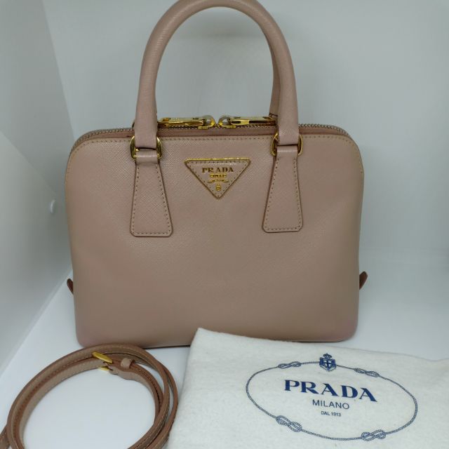 กระเป๋า prada alma แท้ 100%