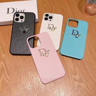 iPhone 13 pro max case เคสโทรศัพท์มือถือ ลายโลโก้โลหะ ประดับเพชร สําหรับ Iphone 13 Pro Max 11 Pro Max 12 Pro Max Xr Xs Max 7plus